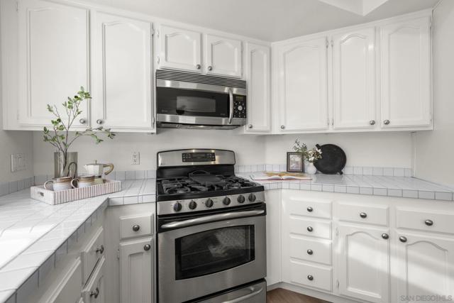 1894 Spyglass Cir, Vista CA: https://media.crmls.org/mediaz/d40ddd36-8033-4ec2-8f2a-c92463b2faaf.jpg