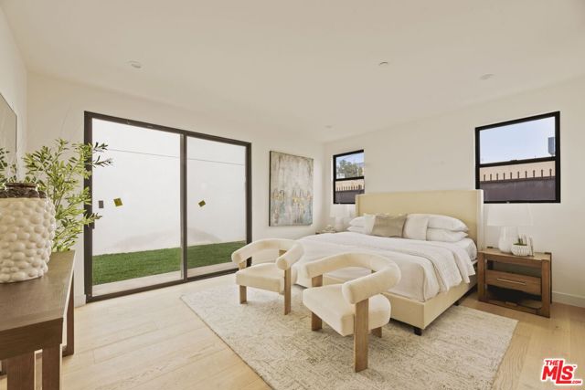 2370 Kelton Avenue, Los Angeles CA: https://media.crmls.org/mediaz/d40e26e8-a770-4bce-b9de-4c32907dd472.jpg