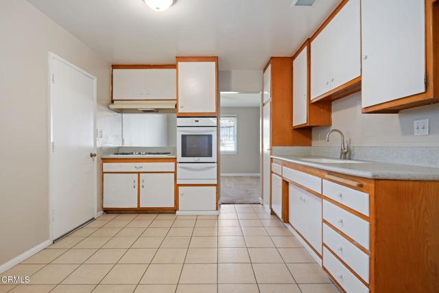 297 S Crocker Avenue, Ventura CA: https://media.crmls.org/mediaz/d40e4be1-2f17-473f-82ae-2c7a19cad117.jpg