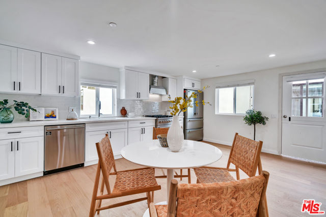 7832 Croydon Avenue, Los Angeles CA: https://media.crmls.org/mediaz/d40e62b9-774e-4882-9898-183abc9fe4a6.jpg