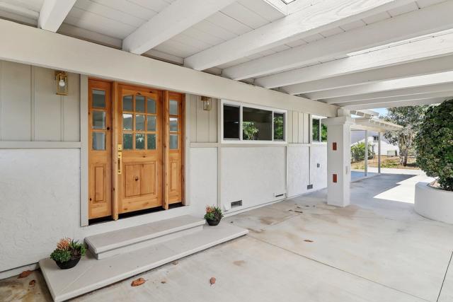 Detail Gallery Image 4 of 69 For 1917 Friendly Dr, Vista,  CA 92084 - 4 Beds | 3 Baths