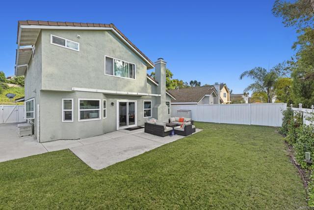 7925 Calle Madrid, Carlsbad CA: https://media.crmls.org/mediaz/d4101f5b-103b-468c-8c6a-ab8471e50e60.jpg