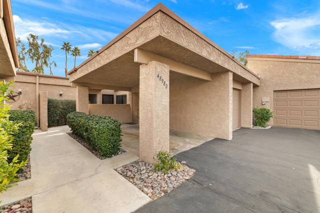 48980 Wildwood Lane, Palm Desert CA: https://media.crmls.org/mediaz/d4105580-e147-448d-8835-ddcc1cd87a05.jpg