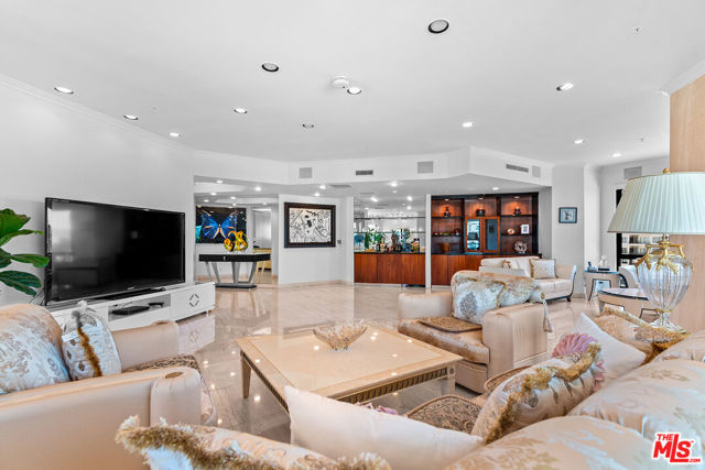 10490 Wilshire Boulevard, Los Angeles CA: https://media.crmls.org/mediaz/d410af35-3172-42fc-8faf-c255fffbb30a.jpg