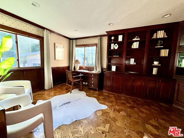 11502 Dona Teresa Drive, Studio City CA: https://media.crmls.org/mediaz/d410fe36-0fd6-419d-b802-b86fde256ac3.jpg