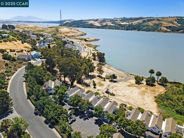 32 Shoal Dr, Vallejo CA: https://media.crmls.org/mediaz/d4119015-932f-43d1-9dc3-91212d3ded71.jpg