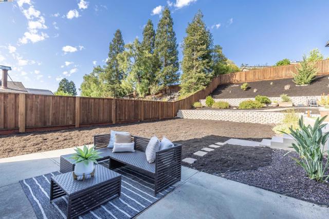 702 Sylvaner Dr, Pleasanton CA: https://media.crmls.org/mediaz/d411b56c-9fa6-4f2c-be56-a2de9516c72f.jpg