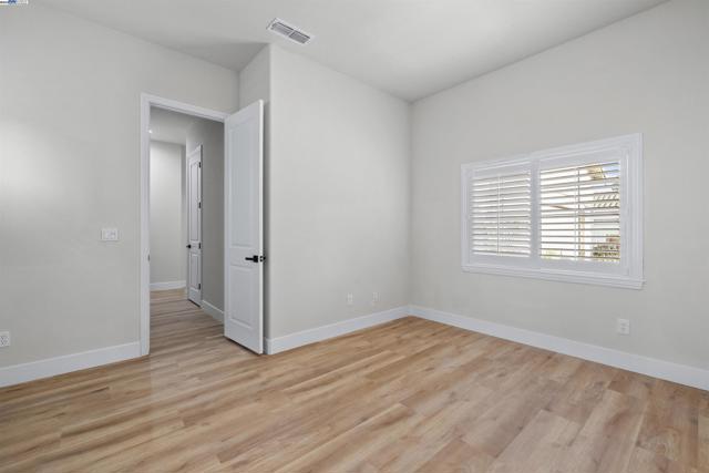 1060 swan river ct, Vacaville CA: https://media.crmls.org/mediaz/d4129989-b595-4a73-9c4a-ebcbfbfeeaa7.jpg