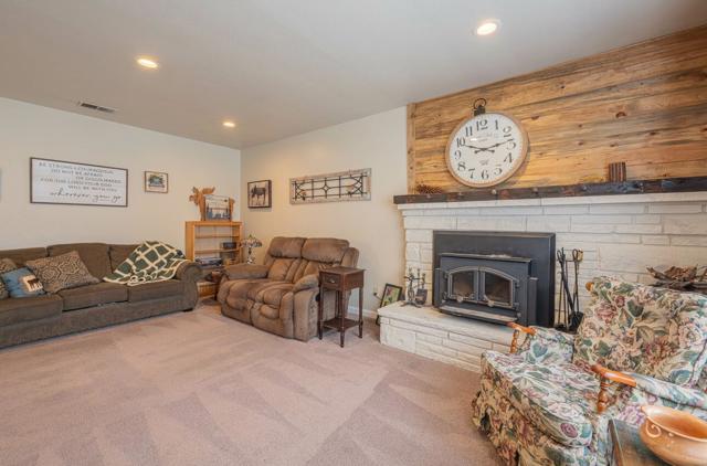 528 La Mesa Drive, Salinas CA: https://media.crmls.org/mediaz/d4132ef6-6457-4069-b523-57cfe2ad4f86.jpg