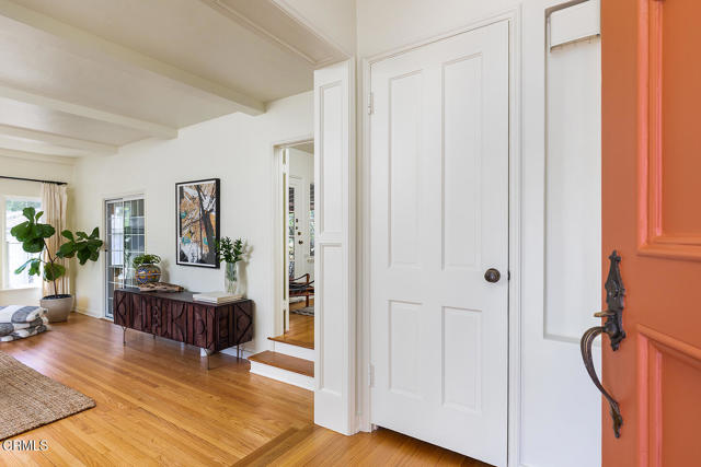3255 Castera Avenue, Glendale CA: https://media.crmls.org/mediaz/d413319d-ac72-4c1c-b4c3-c7df276eb2bc.jpg