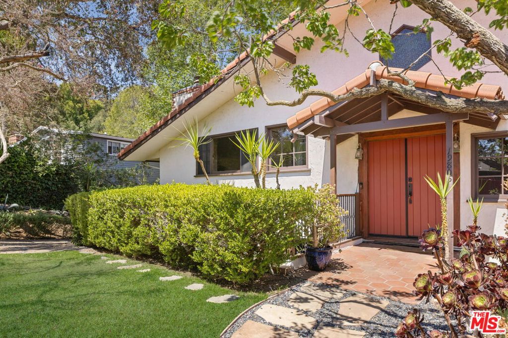 19805 Valley View Drive — image 1