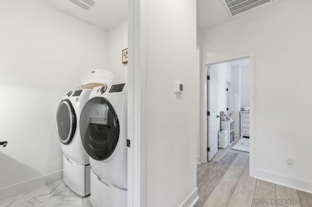 15447 Van Lodensteyn Way, San Diego CA: https://media.crmls.org/mediaz/d4143dd4-2371-4711-9c29-3aef080d60b8.jpg