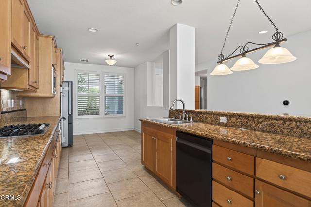1423 Windshore Way, Oxnard CA: https://media.crmls.org/mediaz/d4149632-b52d-4040-aa4a-98fcdf969e4c.jpg