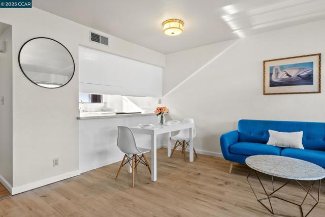 1600 Carmel Drive, Walnut Creek CA: https://media.crmls.org/mediaz/d4149a65-60b3-40c3-89ae-cff0bee84603.jpg
