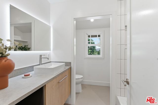 7401 Costello Avenue, Van Nuys CA: https://media.crmls.org/mediaz/d414d13d-83c9-4cc7-b03b-df294a850c76.jpg