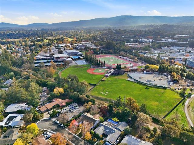 852 La Para Avenue, Palo Alto CA: https://media.crmls.org/mediaz/d41563f5-ca61-4e30-9d6a-3bbf4f39557e.jpg