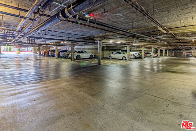 415 Townsquare Lane, Huntington Beach CA: https://media.crmls.org/mediaz/d4157167-76bb-4261-b06f-1b29eca0e59a.jpg