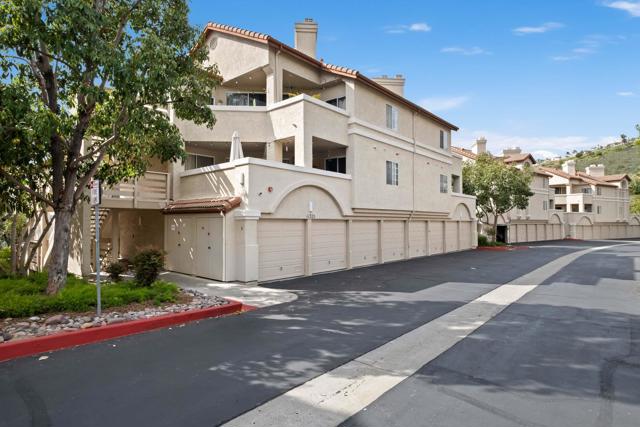 11325 Affinity Ct, San Diego CA: https://media.crmls.org/mediaz/d4163e14-6314-47dd-b4b5-95e1be0a271d.jpg
