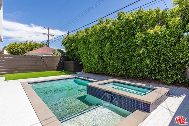 458 S Sycamore Avenue, Los Angeles CA: https://media.crmls.org/mediaz/d4165663-c155-49ac-8a2a-5b9816d8fac6.jpg