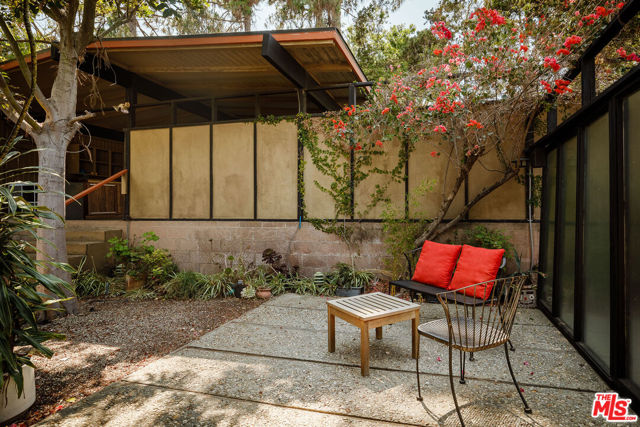 2 Seahurst Road, Rolling Hills Estates CA: https://media.crmls.org/mediaz/d4176d64-9eb9-4ae4-bed9-07c8779187e0.jpg