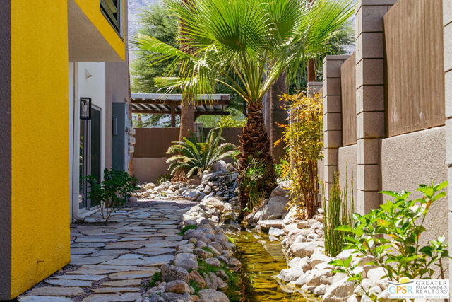 588 E San Lorenzo Road, Palm Springs CA: https://media.crmls.org/mediaz/d417dbfe-696a-406c-8083-aa6fab6b6e20.jpg