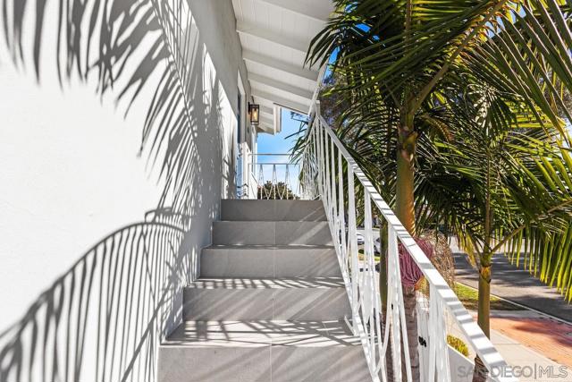 850 856 Olive Avenue, Coronado CA: https://media.crmls.org/mediaz/d4188b33-b011-46b0-ad30-515537e081ec.jpg