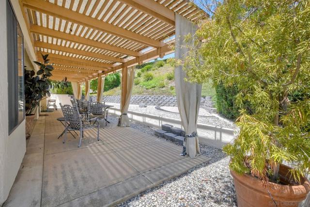 16078 AVENIDA AVEIRO, San Diego CA: https://media.crmls.org/mediaz/d418bafc-e90e-4613-8b6f-6a17818918a9.jpg