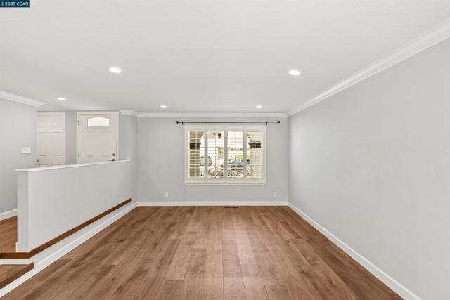 4403 Winterberry Ct, Concord CA: https://media.crmls.org/mediaz/d418cdbd-6bc6-4427-870a-0844d5b40438.jpg