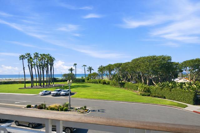 22 Montego Ct, Coronado CA: https://media.crmls.org/mediaz/d4195936-f2dc-4aca-a32e-414978c7885c.jpg