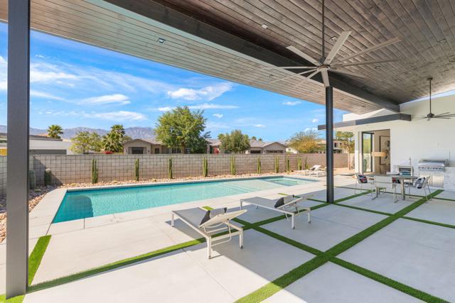 3 Siena Vista Court, Rancho Mirage CA: https://media.crmls.org/mediaz/d4197c31-058a-4a68-b44f-facc9fe3a36d.jpg