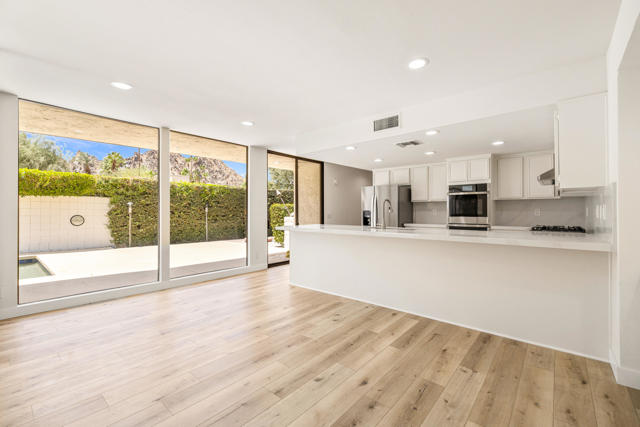 46428 War Bonnet Circle, Indian Wells CA: https://media.crmls.org/mediaz/d419e1ba-8a88-42d2-965c-5c934d1dbcf5.jpg