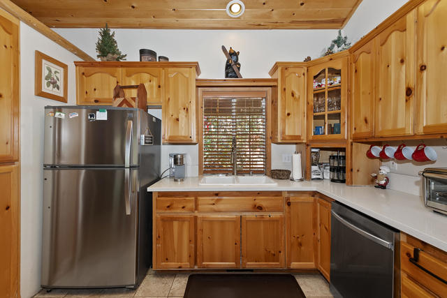 43259 Bow Canyon Road, Big Bear CA: https://media.crmls.org/mediaz/d41a9da4-c73f-4423-8d64-a2e2a9fb9369.jpg