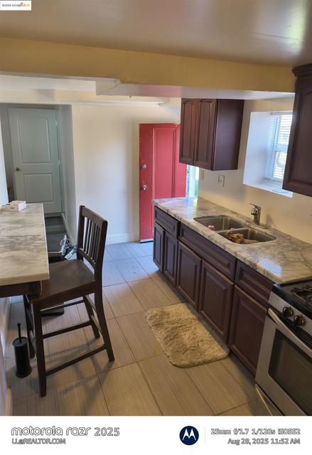2820 LINDEN ST, Oakland CA: https://media.crmls.org/mediaz/d41b7f21-dcd4-49fb-b86f-db1670a6ea37.jpg