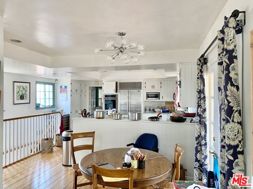 Kitchen and Breakfast area