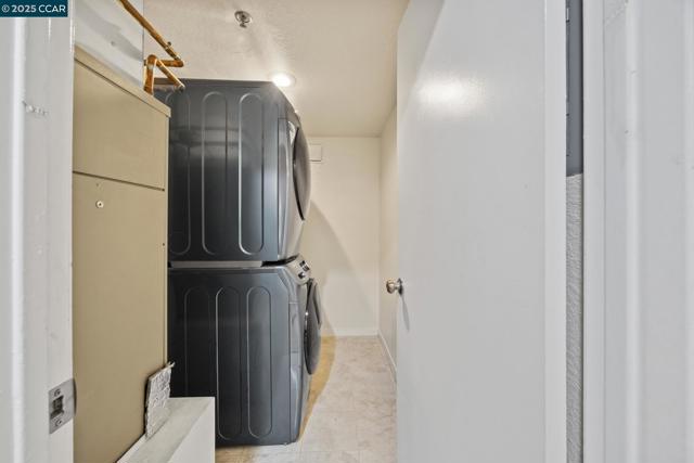 535 Pierce St, Albany CA: https://media.crmls.org/mediaz/d41b9f4c-e00a-45d2-bed9-d539c01220cc.jpg