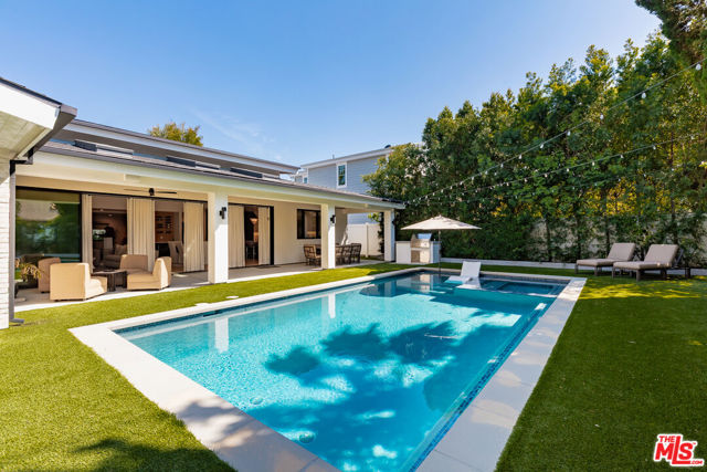 4961 Noeline Avenue, Encino CA: https://media.crmls.org/mediaz/d41c6a35-0771-4484-9d2f-9c5ad97a59db.jpg