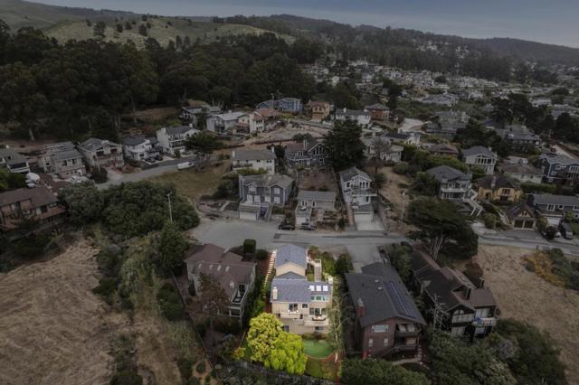 389 Avenue Granada, El Granada CA: https://media.crmls.org/mediaz/d41cb53d-d697-4fe9-b952-3c0539ba5e92.jpg