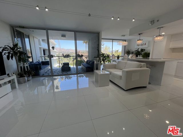 201 Ocean Avenue, Santa Monica CA: https://media.crmls.org/mediaz/d41cfe13-1846-42f5-97af-817a45c33135.jpg