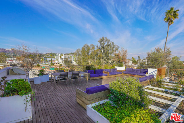 5800 Harold Way, Los Angeles CA: https://media.crmls.org/mediaz/d41d4404-f27e-48be-aa93-389f990261ff.jpg