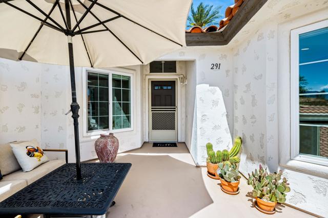 291 Vista Royale W Circle, Palm Desert CA: https://media.crmls.org/mediaz/d41d9a03-6fd2-4a89-a7ed-b6490703eac6.jpg