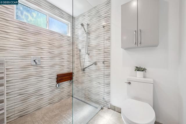 3245 Newport Court, Walnut Creek CA: https://media.crmls.org/mediaz/d41dc50d-e501-4e1e-8b4b-e18d112a4cee.jpg