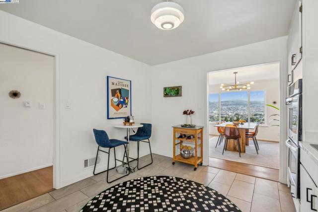 471 JOOST AVENUE, San Francisco CA: https://media.crmls.org/mediaz/d41dd83d-99ab-47d6-8d5d-5a36a5a00868.jpg