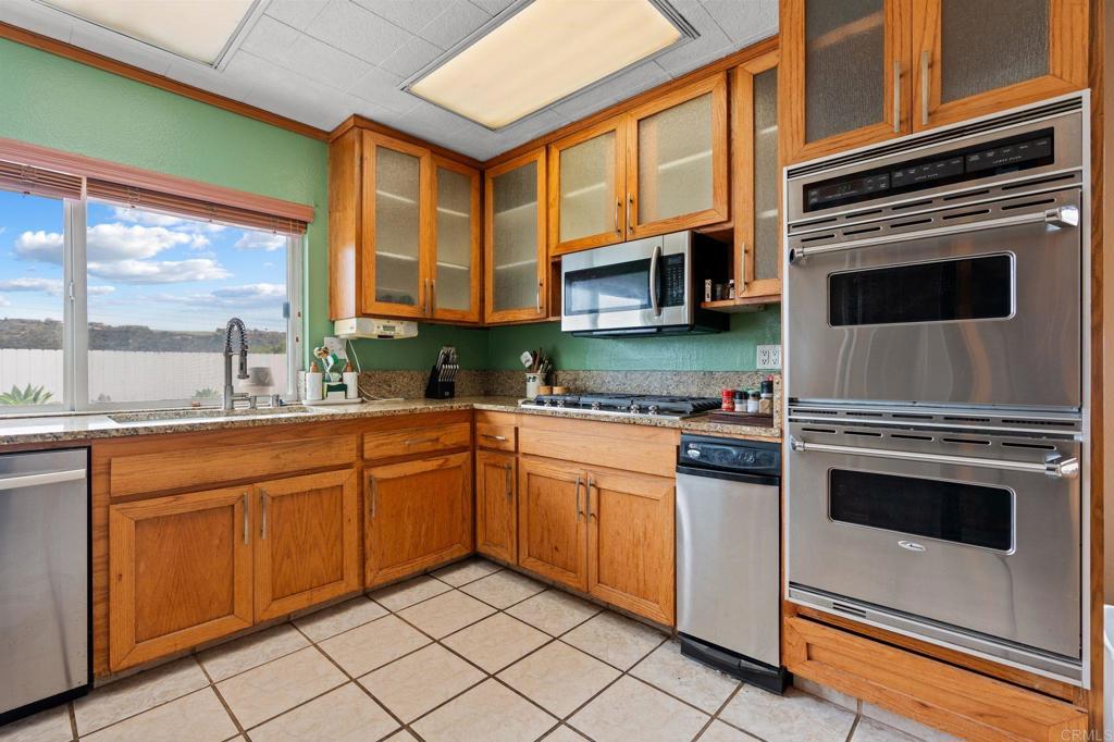 2002 Ladera Ct