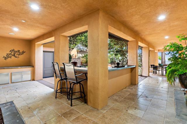 3219 Corte Paloma, Carlsbad CA: https://media.crmls.org/mediaz/d41e120e-a69e-4e81-899a-c96ac2643320.jpg