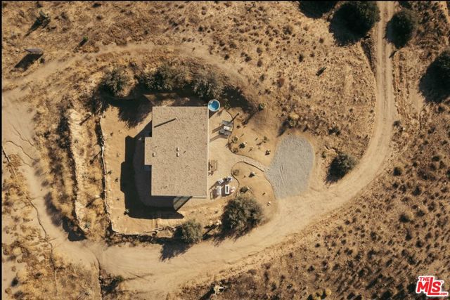 5195 Pioneertown Road, Pioneertown CA: https://media.crmls.org/mediaz/d41e2cfa-2808-4166-9701-cd889f85d8b3.jpg