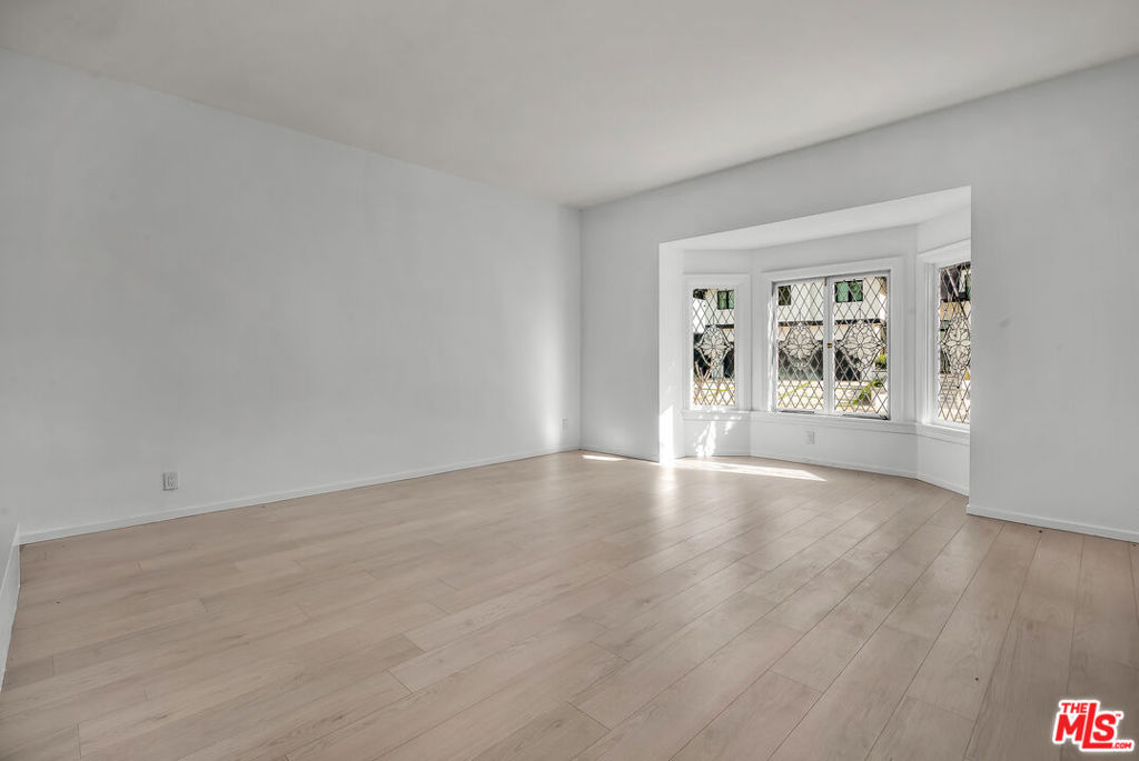 https://media.crmls.org/mediaz/d41ead1c-98cf-40a1-8044-19167b90e834.jpg?preset=X-Large