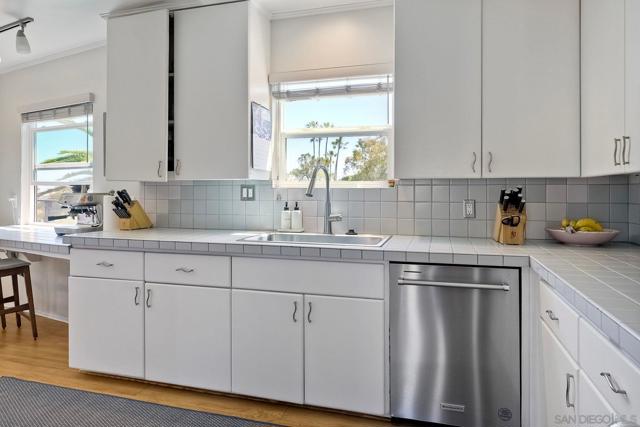 3115 Edith Ln, San Diego CA: https://media.crmls.org/mediaz/d41f6bbd-cbaf-417a-a12b-b1c2b0b53880.jpg