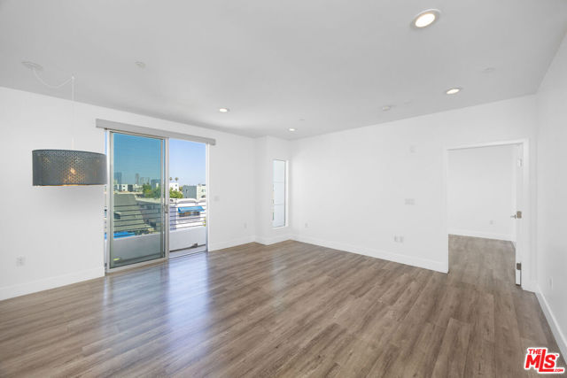 1101 S Harvard Boulevard, Los Angeles CA: https://media.crmls.org/mediaz/d41fe11e-1a28-4aa5-83d0-1b1b0dcae4a1.jpg