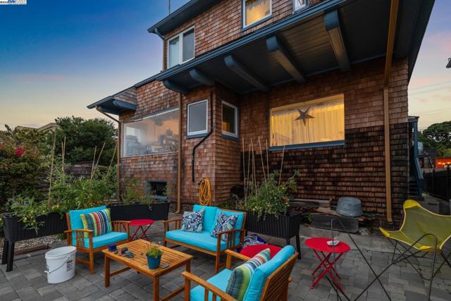 2000 CLINTON AVENUE, Alameda CA: https://media.crmls.org/mediaz/d420b36a-3c0f-4cf7-913a-bee4ab67d264.jpg