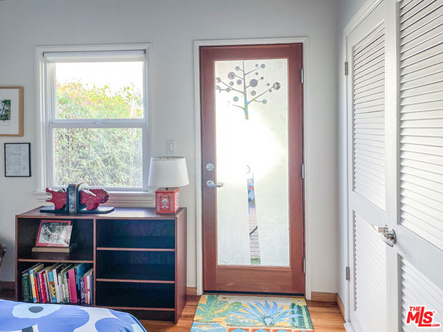 10739 Jefferson Boulevard, Culver City CA: https://media.crmls.org/mediaz/d4217ada-4c80-4f6e-b94e-89f51e04154e.jpg